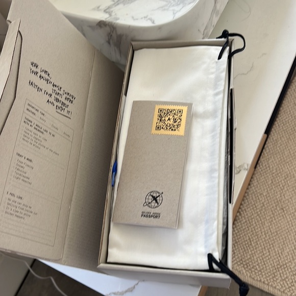 COPY - Brand New Rare Golden Goose Sneakers 39 - Picture 3 of 8